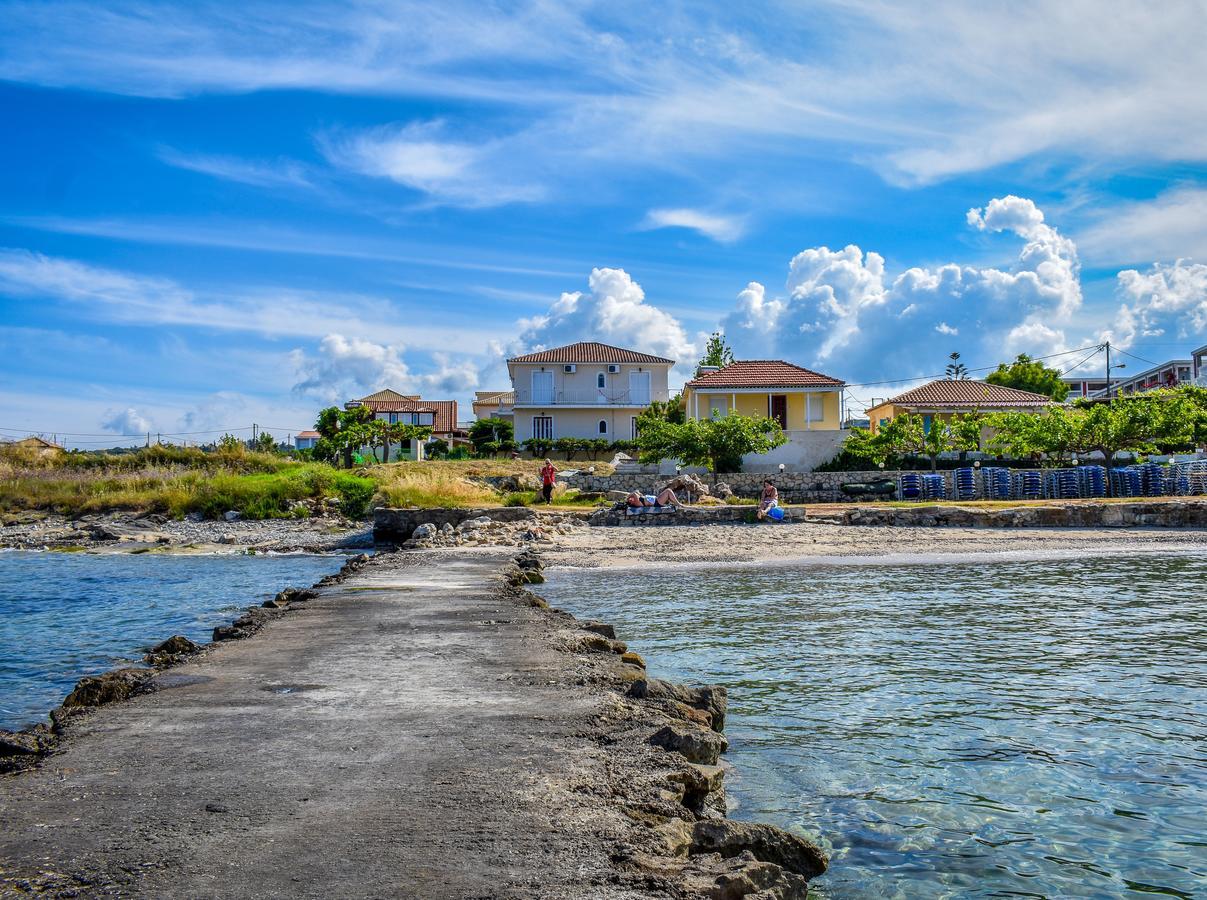 Pelagion II Sea Coral - Beachfront Holiday Home Kypseli Eksteriør billede