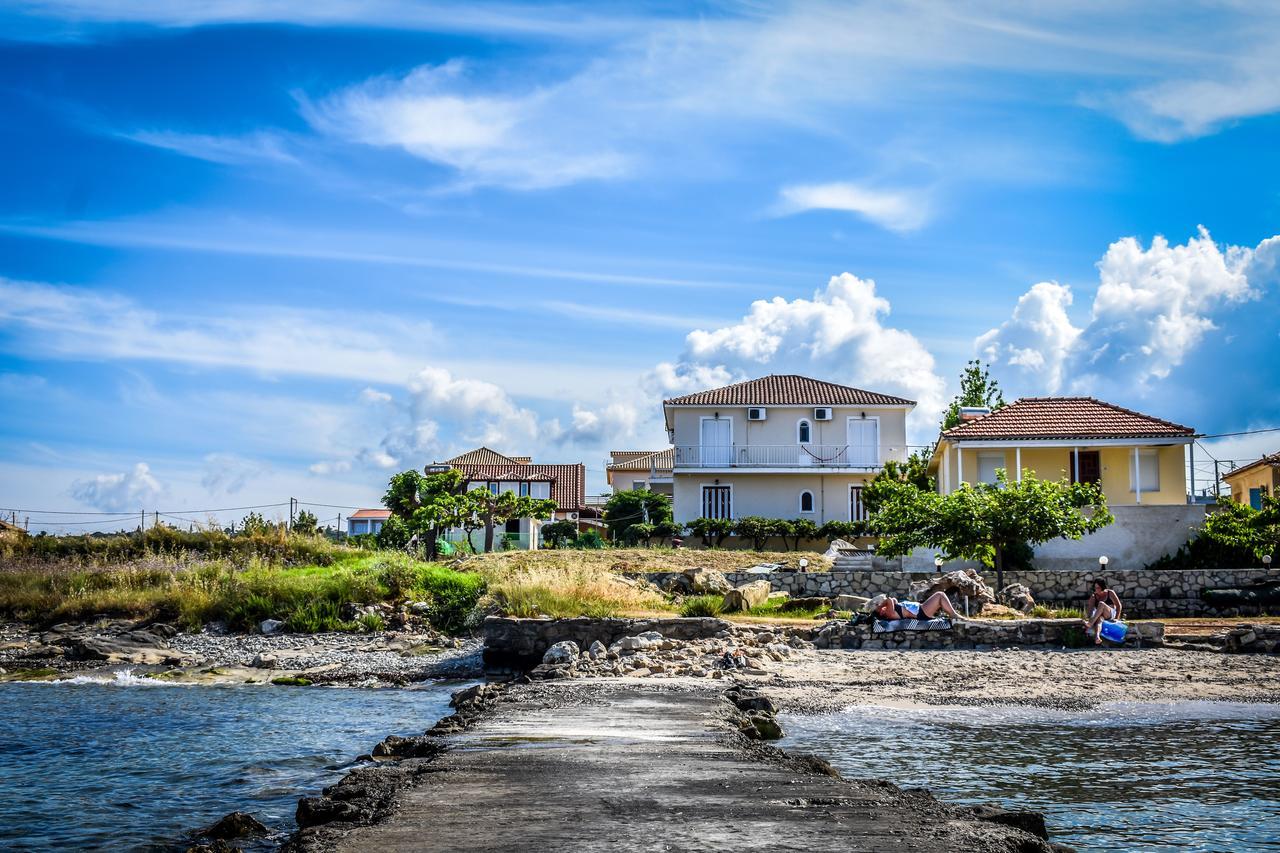 Pelagion II Sea Coral - Beachfront Holiday Home Kypseli Eksteriør billede